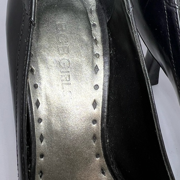 BCBG Black Leather Heals - Picture 7 of 9